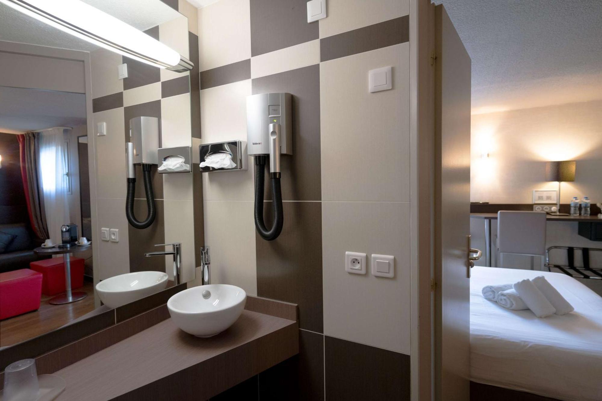 Best Western L'Atelier 117 Maubeuge Bagian luar foto
