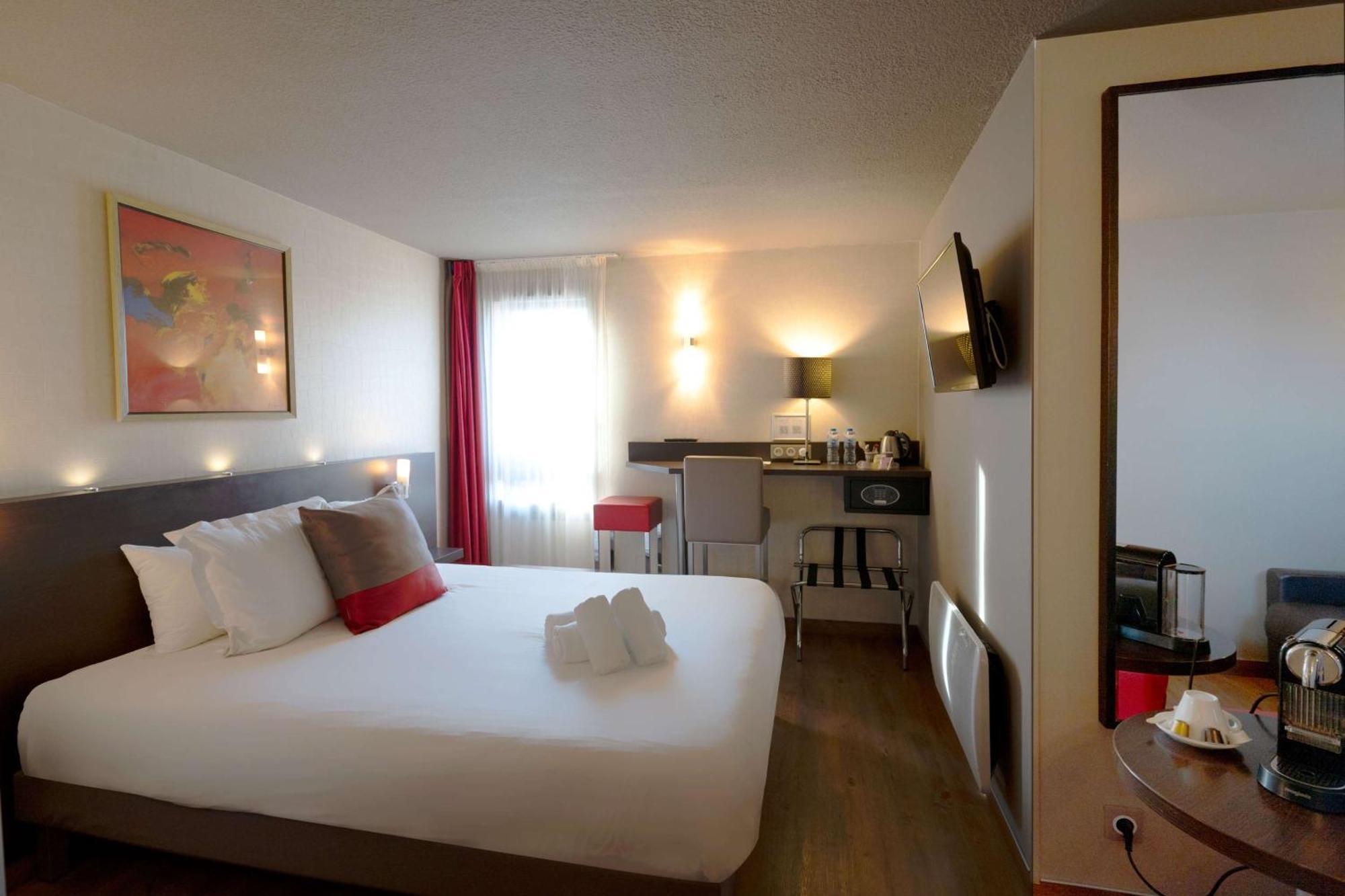 Best Western L'Atelier 117 Maubeuge Bagian luar foto