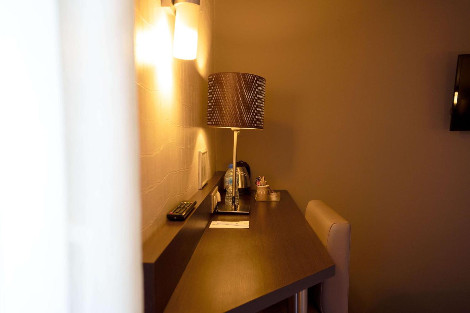 Best Western L'Atelier 117 Maubeuge Bagian luar foto