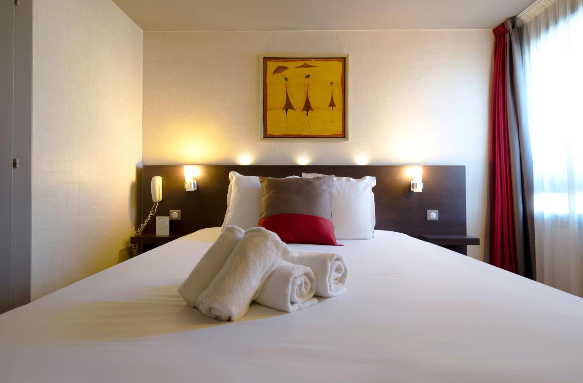 Best Western L'Atelier 117 Maubeuge Bagian luar foto