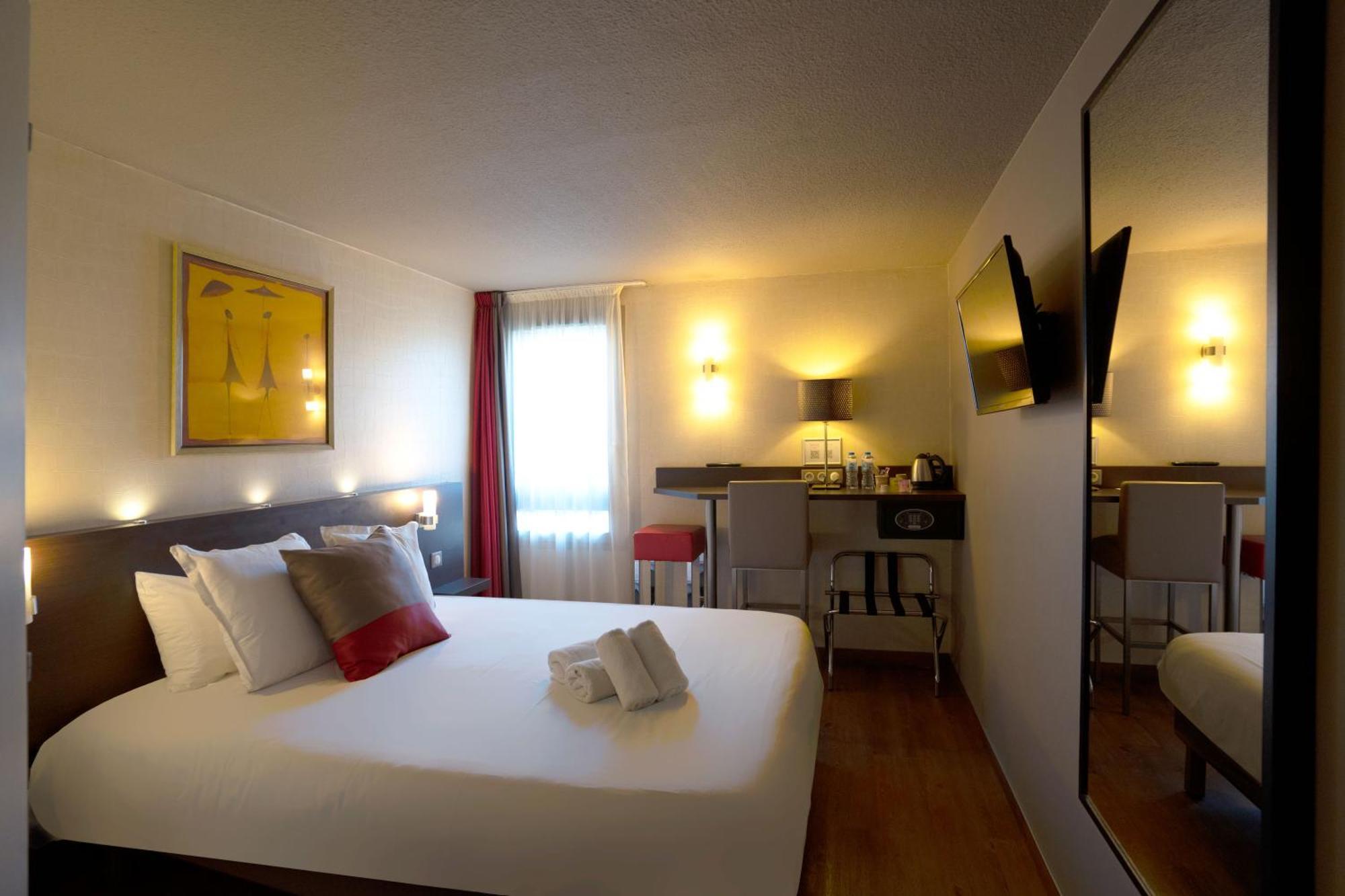 Best Western L'Atelier 117 Maubeuge Bagian luar foto